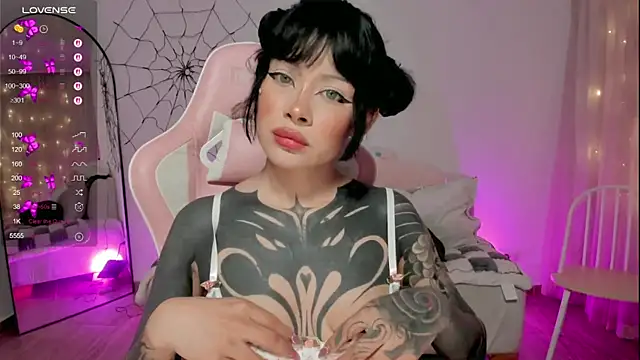 Snapshot of AlinaLukyanova chatting on 11.16.25 AlinaLukyanova online show from 11.16.25