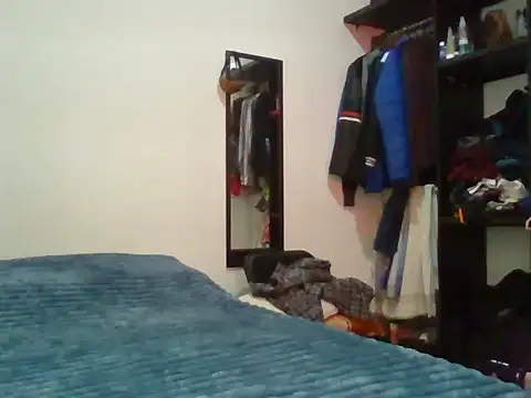 Snapshot of Barrx0018 chatting on 12.17.25 Barrx0018 online show from 12.17.25