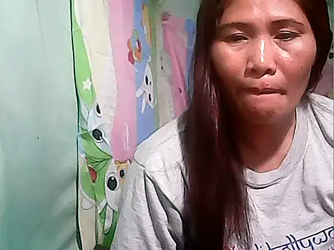 Snapshot of Juicy_69xx chatting on 10.31.25 Juicy 69xx online show from 10.31.25