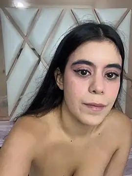 CoralineRusso1 online show from 10.23.25