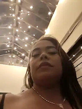 Snapshot of EmilyDuran_ chatting on 11.05.25 EmilyDuran online show from 11.05.25