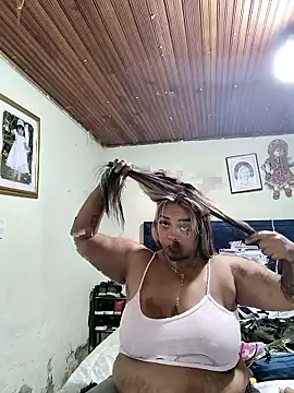 Snapshot of EmilyDuran_ chatting on 12.17.25 EmilyDuran online show from 12.17.25