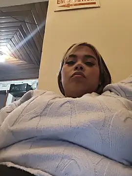 Snapshot of EmilyDuran_ chatting on 12.21.25 EmilyDuran online show from 12.21.25