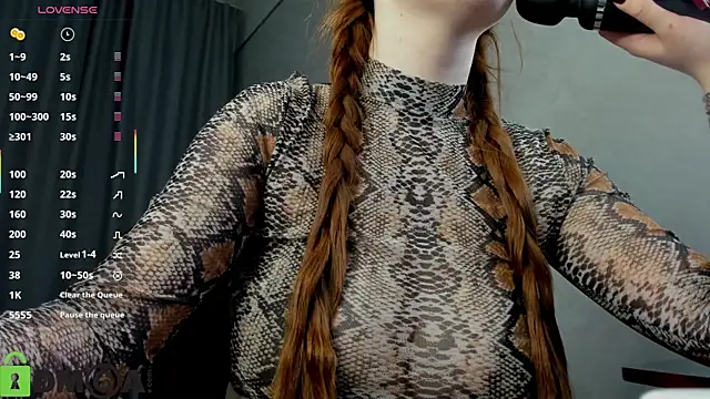 Snapshot of Roxy_Sunnny chatting on 10.14.25 Roxy Sunnny online show from 10.14.25