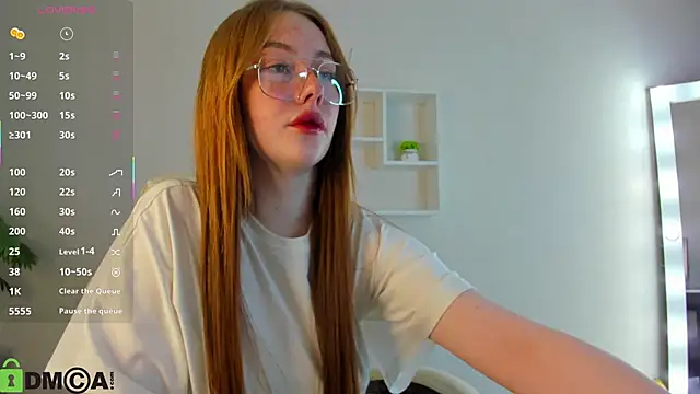 Snapshot of Roxy_Sunnny chatting on 10.19.25 Roxy Sunnny online show from 10.19.25