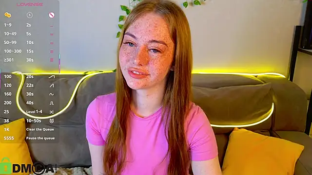 Snapshot of Roxy_Sunnny chatting on 11.03.25 Roxy Sunnny online show from 11.03.25