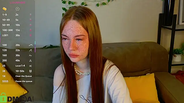 Snapshot of Roxy_Sunnny chatting on 11.04.25 Roxy Sunnny online show from 11.04.25