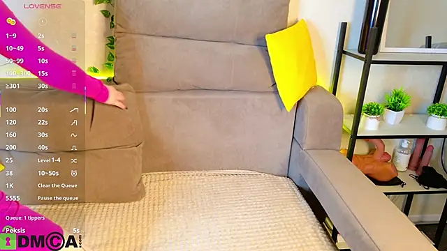 Snapshot of Roxy_Sunnny chatting on 11.20.25 Roxy Sunnny online show from 11.20.25