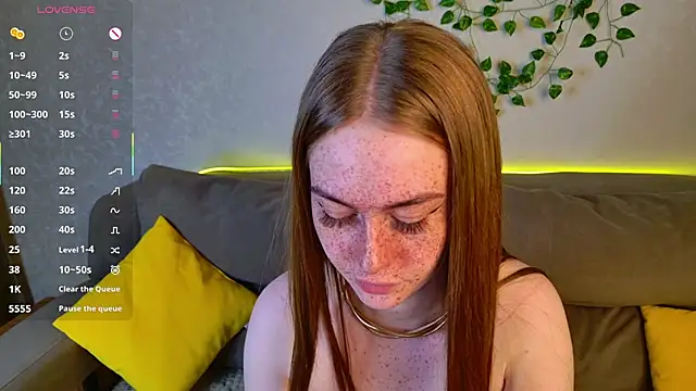 Snapshot of Roxy_Sunnny chatting on 11.28.25 Roxy Sunnny online show from 11.28.25