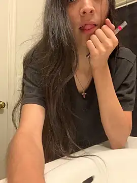 Snapshot of lovinlush chatting on 10.14.25 lovinlush online show from 10.14.25