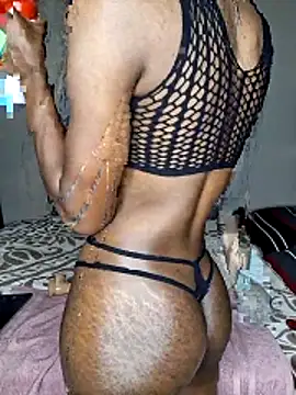 Snapshot of Unique05 chatting on 11.25.25 Unique05 online show from 11.25.25