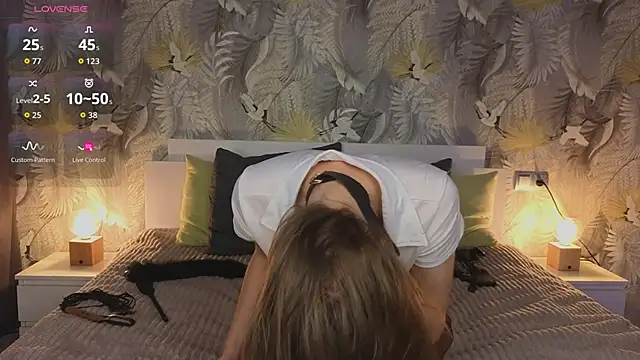 EllieSugar online show from 10.21.25