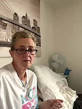 Curvy-Jinx online show from 11.10.25