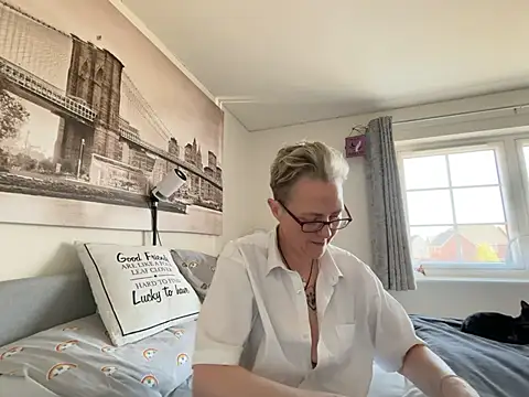 Curvy-Jinx online show from 04.07.26