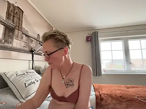 Curvy-Jinx online show from 04.16.26