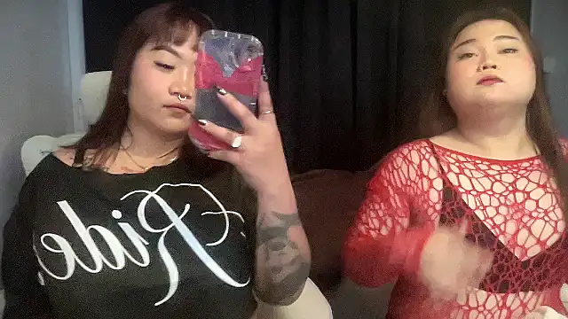 Snapshot of Bella_Bumzyyy chatting on 11.19.25 Bella Bumzyyy online show from 11.19.25