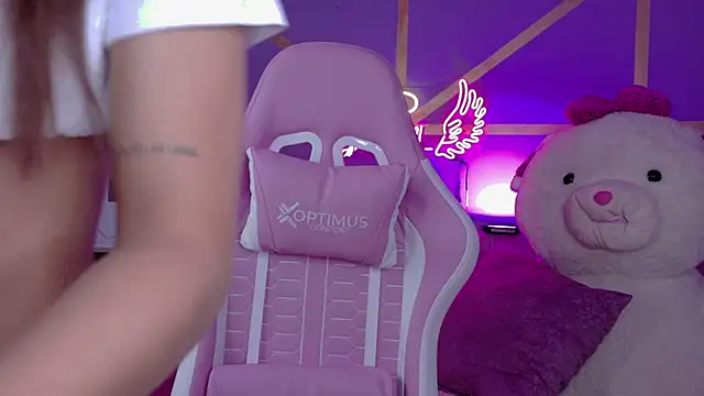 Snapshot of Chloegi__ chatting on 09.22.25 Chloegi online show from 09.22.25