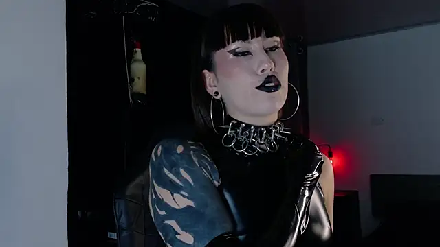 Angelabl0odborne online show from 10.15.25