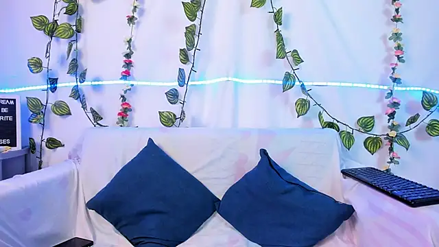 Delilah 85 online show from 11.13.25