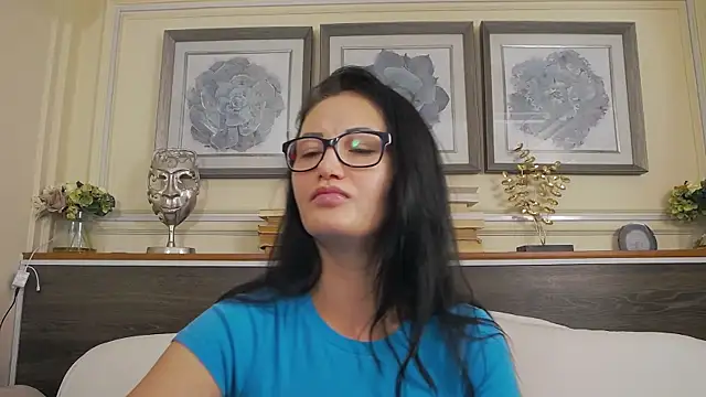 Snapshot of HellenDesire chatting on 11.14.25 HellenDesire online show from 11.14.25