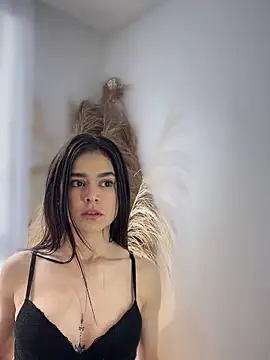 Sofi Leal online show from 10.04.25