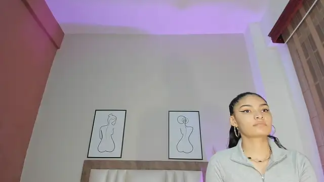 Snapshot of LunaAspen_ chatting on 09.20.25 LunaAspen online show from 09.20.25