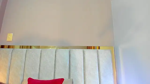 Snapshot of LunaAspen_ chatting on 10.28.25 LunaAspen online show from 10.28.25