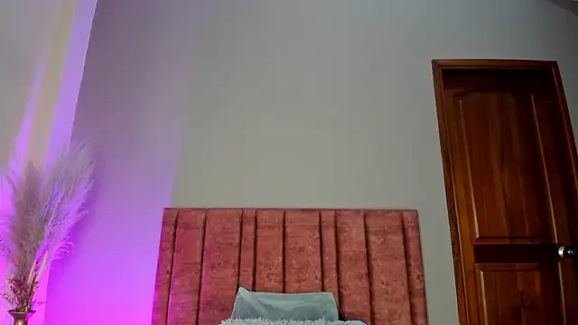 Snapshot of LunaAspen_ chatting on 10.31.25 LunaAspen online show from 10.31.25