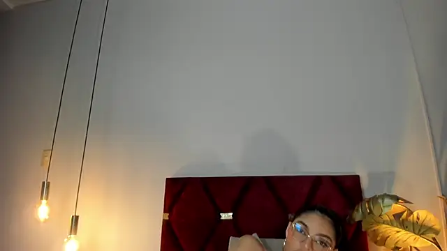 Snapshot of LunaAspen_ chatting on 11.26.25 LunaAspen online show from 11.26.25