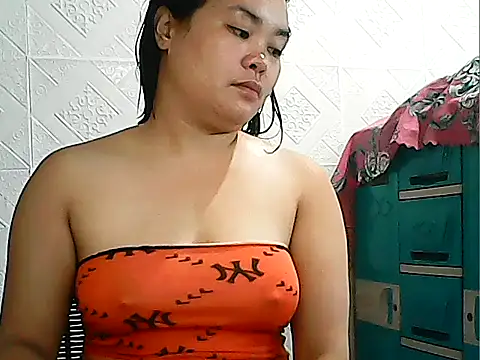 Snapshot of CreamyPussy4uxx chatting on 02.20.26 CreamyPussy4uxx online show from 02.20.26