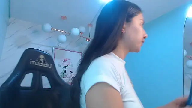 victoria hernandez t  online show from 04.10.26