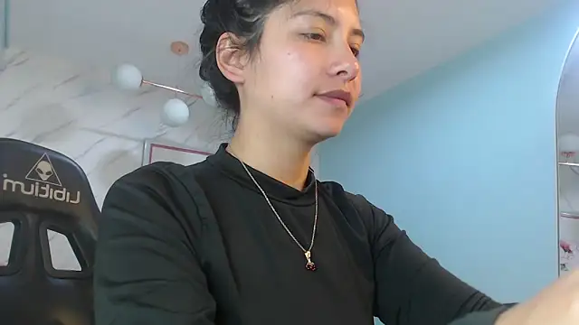 victoria hernandez t  online show from 06.05.26