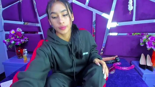 Snapshot of Miaa_Davis_ chatting on 02.25.26 Miaa Davis online show from 02.25.26