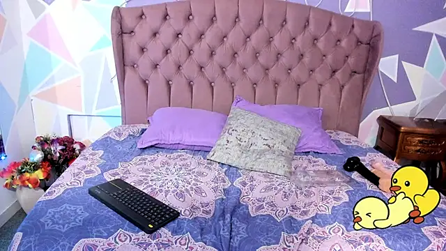 CloeyGraweing online show from 10.15.25