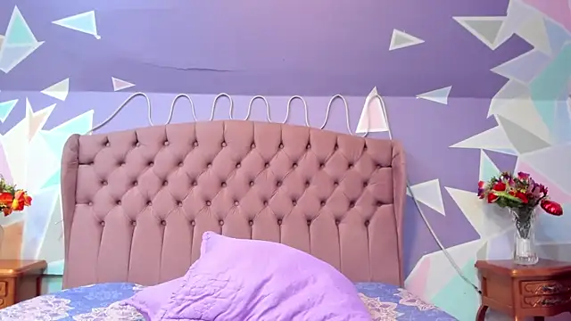 CloeyGraweing online show from 12.20.25