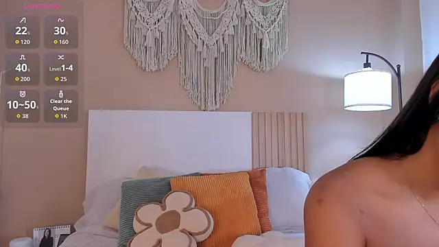 Camila Bustamante online show from 05.17.26