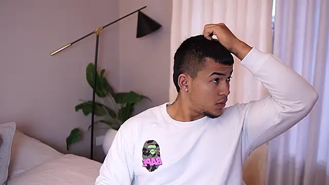 Thiago Valente online show from 10.07.25