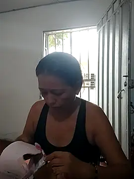 Snapshot of marinita13 chatting on 11.19.25 marinita13 online show from 11.19.25