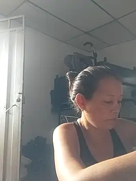 Snapshot of marinita13 chatting on 11.26.25 marinita13 online show from 11.26.25