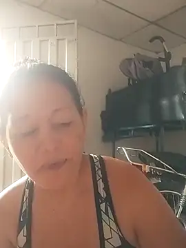 Snapshot of marinita13 chatting on 11.30.25 marinita13 online show from 11.30.25