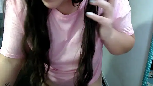 Snapshot of sarah_aguilar chatting on 04.30.26 sarah aguilar online show from 04.30.26