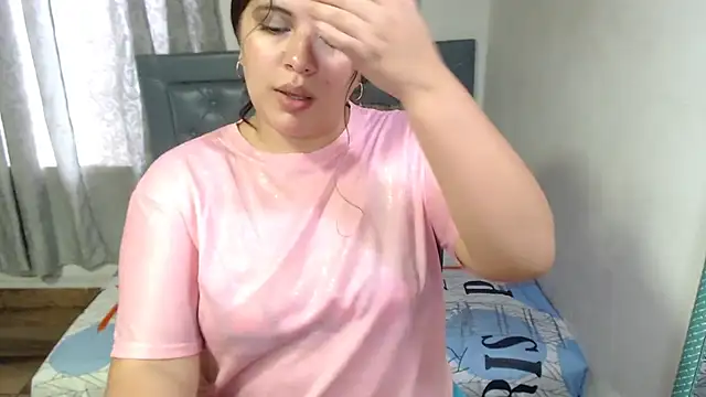 Snapshot of sarah_aguilar chatting on 05.09.26 sarah aguilar online show from 05.09.26