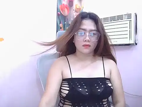 Snapshot of WildPussy4uxx chatting on 11.05.25 WildPussy4uxx online show from 11.05.25