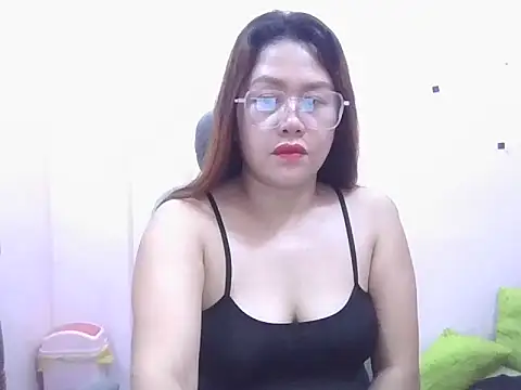 Snapshot of WildPussy4uxx chatting on 11.25.25 WildPussy4uxx online show from 11.25.25