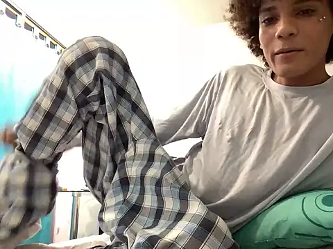 Max Rain online show from 04.14.26