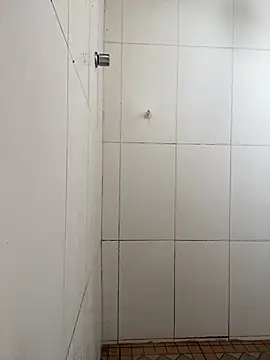 Chloe Leaozinho online show from 10.20.25