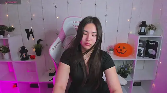 Megan Williamms online show from 10.29.25