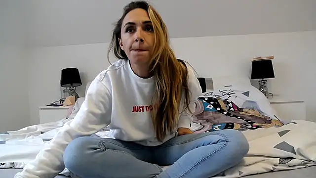 Snapshot of ArabianMalikah chatting on 11.03.25 ArabianMalikah online show from 11.03.25