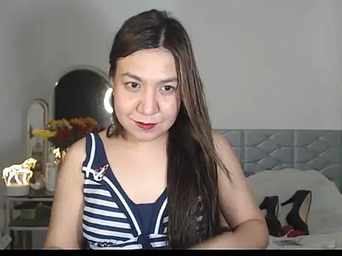 Snapshot of stellahugeX chatting on 11.07.25 stellahugeX online show from 11.07.25