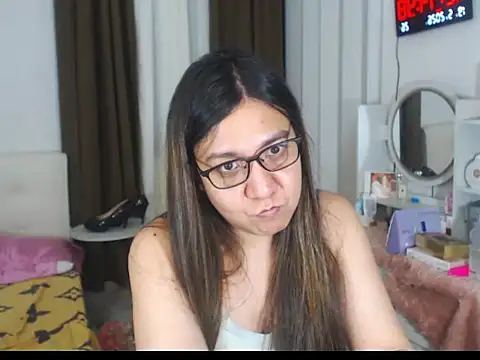 Snapshot of stellahugeX chatting on 05.18.26 stellahugeX online show from 05.18.26